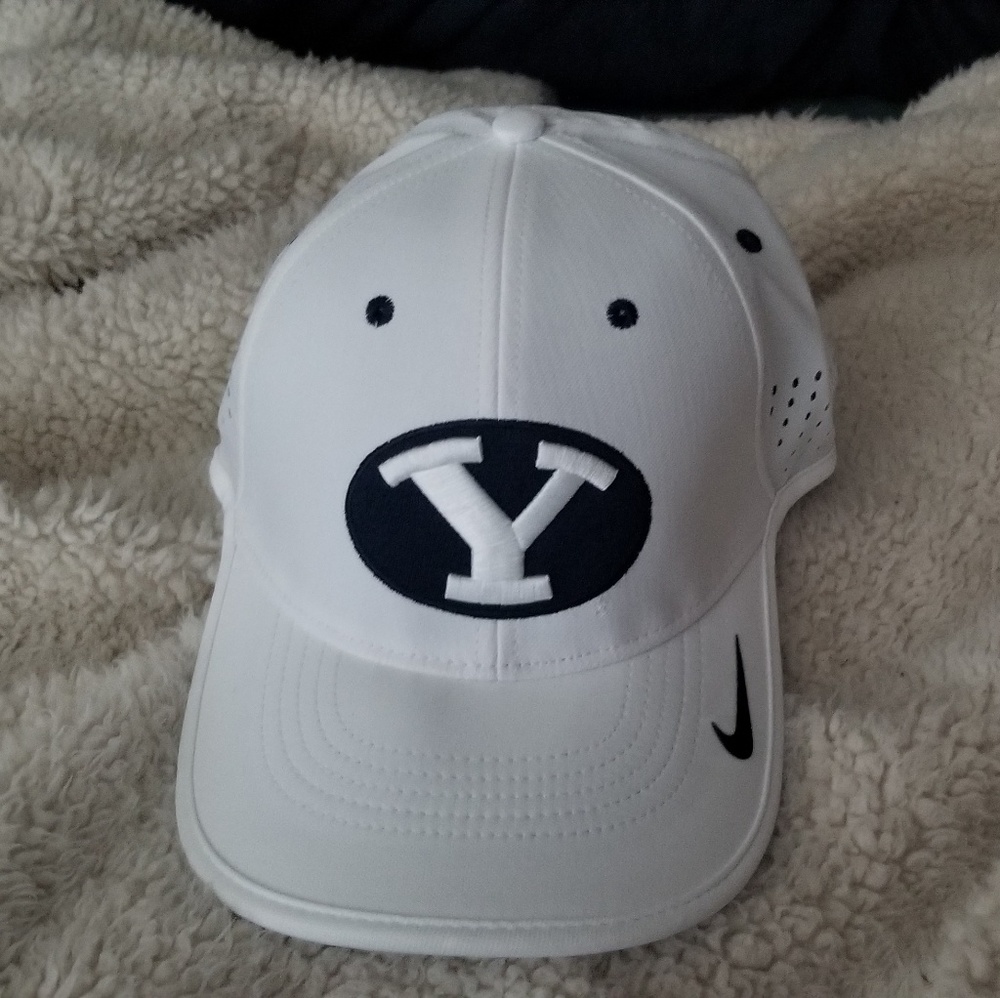 NWT Nike Dri Fit Golf Hat (byu logo)